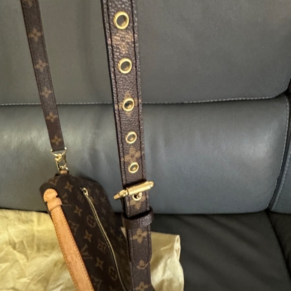 Louis Vuitton Pochette Metis - Picture 7 of 17